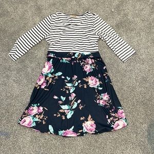 Larenba Floral Nursing Dress Size Medium